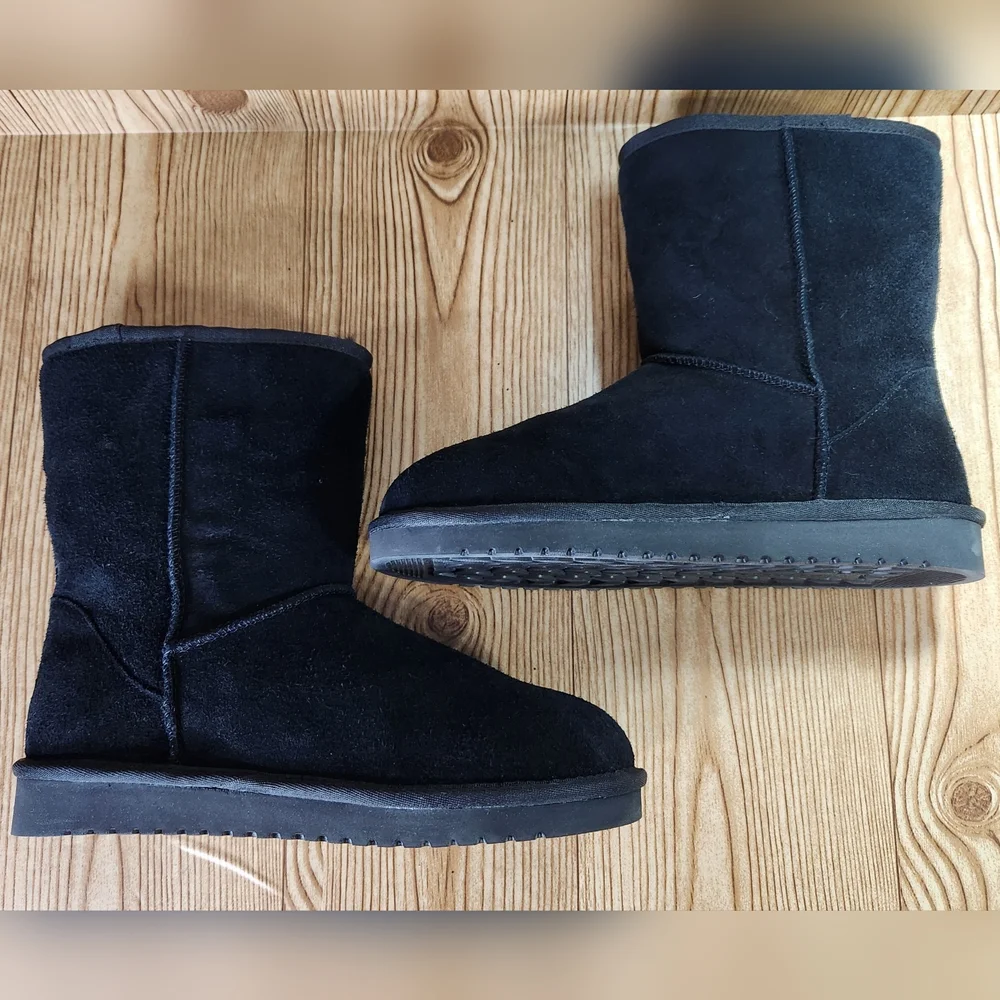 Koolaburra by UGG Black Short Boot Size 9‎